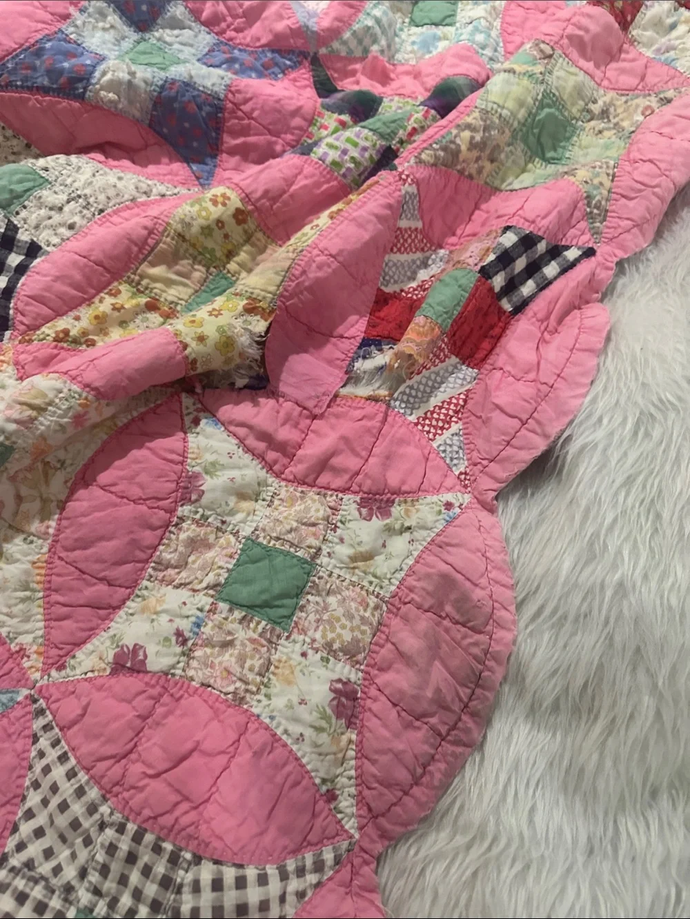 Vintage Patchwork Pink Quilted Throw - Classic Circle Pattern